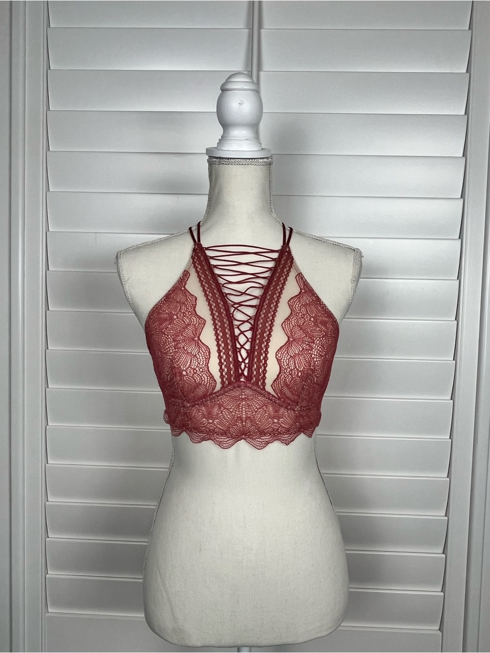 Victoria's Secret Lace Bralette with Crisscross Halter - Rose size s lingerie